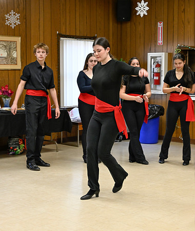 _DSC1102 - Dancers