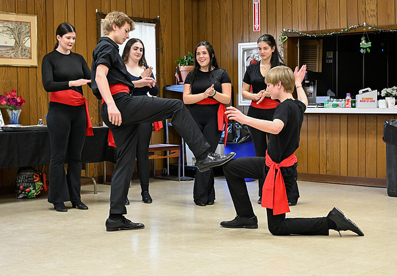 _DSC1104 - Dancers
