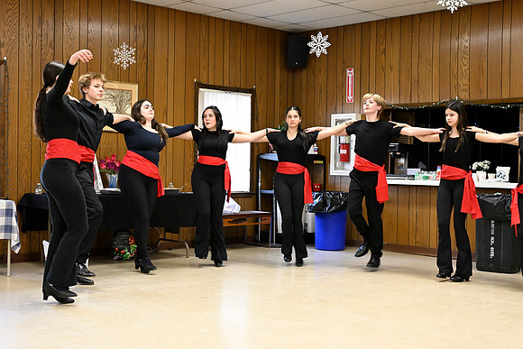 _DSC1107 - Dancers