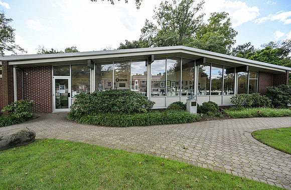 _DSZ1618 - Museum (exterior)