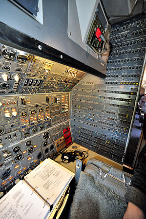 _DSC1302 (Flight Engineer's controls)