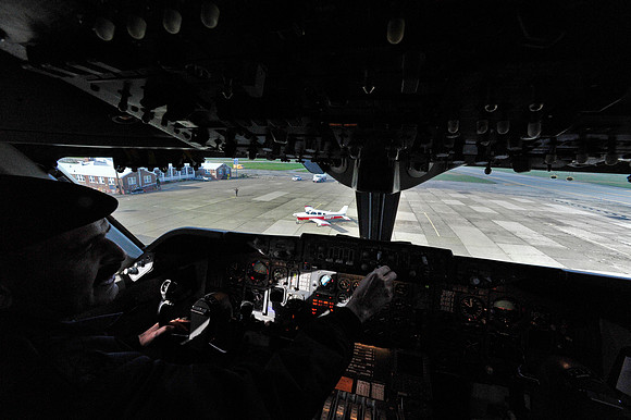 _DSC1288 (Cockpit - view from 32 feet above ground)