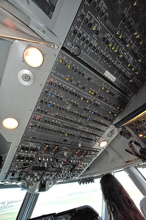 _DSC1276 (Cockpit overhead controls)