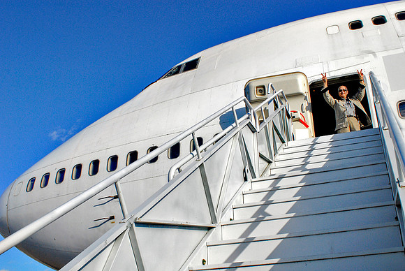 _DSC4007 (Me leaving plane)