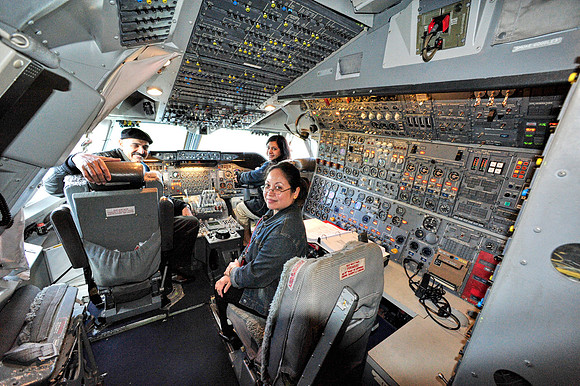 _DSC1273 (Cockpit - Captain, 1st Officer, 2nd Officer)