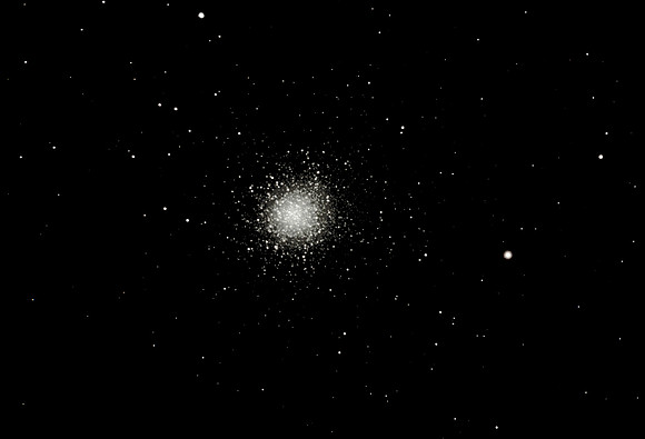 M13 Hercules globular cluster 12x300s 2080 f6.3