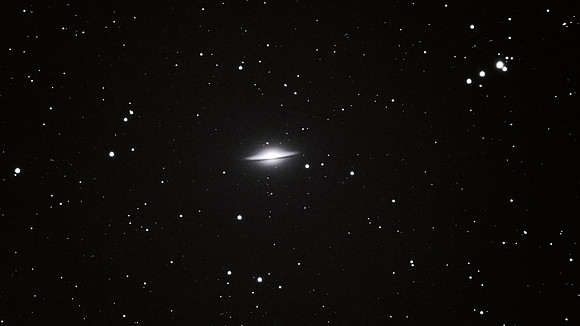 M104 Sombrero galaxy 2x300s 1x600s